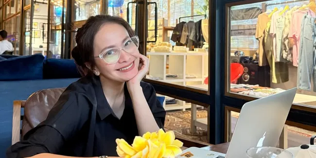 Ersa Mayori Curhat Jadi Mahasiswa S2 di Usia 46 Tahun, Menyelesaikan Thesis Sampai Begadang