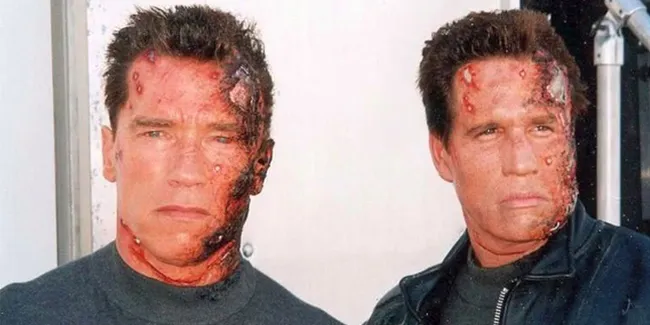 FOTO: 8 Seleb Ini Berpose Bareng Stuntmannya, Mirip Nggak?