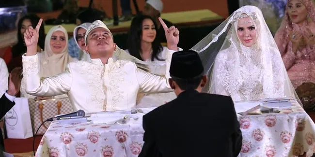 FOTO: Akad Nikah Vicky Prasetyo & Angel Lelga, Kocak Saat Sah