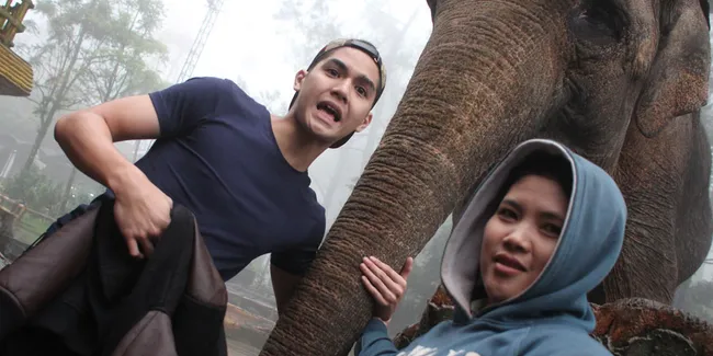 Foto Al Ghazali- El dan Dul Saat Main di Taman Safari