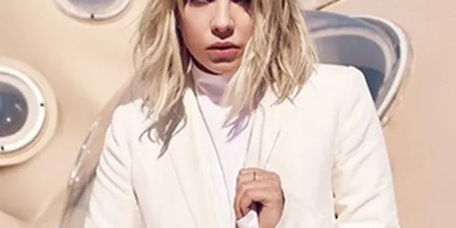 FOTO Ashley Benson, Aktris Cantik Diduga Tunangan Cara Delevingne