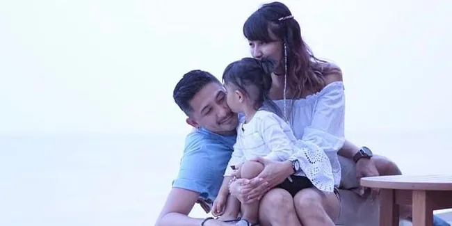 FOTO: Begini Liburan Mesra Ryan Delon Bersama Sharena di Thailand