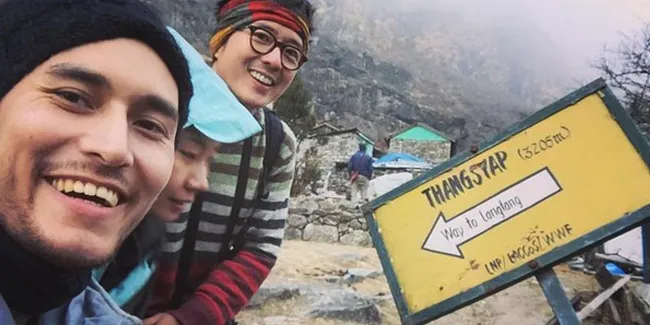 FOTO: Cari Tantangan, Arifin Putra Daki Gunung ke Kathmandu Nepal