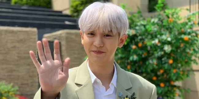 Foto Chanyeol EXO Bagaikan Mempelai Pengantin Pria Berbahagia