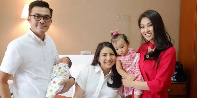 Foto: Deretan Seleb Yang Kunjungi Tya Ariestya & Anak Pertamanya