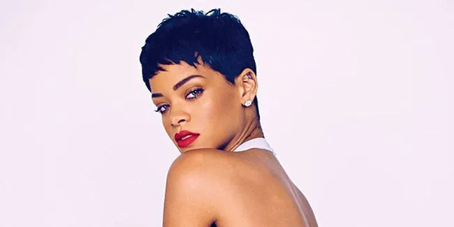 Foto-Foto Hot Rihanna Kembali Serang Dunia Maya