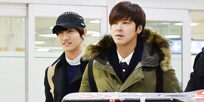 Foto-Foto Penampilan TVXQ di Bandara