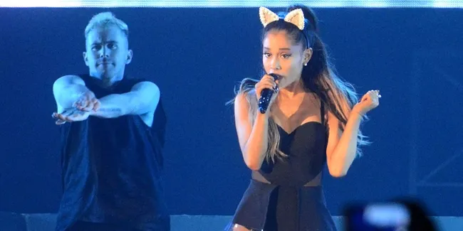 [FOTO] Jadi 'Kucing' Cute & Lucu, Ariana Grande Goncang Jakarta!