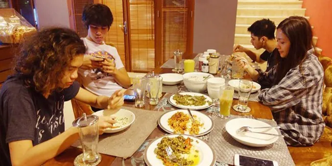 FOTO: Kebersamaan Maia Estianty Bareng Al El Dul, Ramah & Hangat