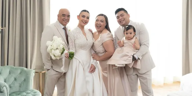 Foto Keluarga Amanda Manopo di Hari Pernikahan, Haru 'Hadirkan' Mendiang Ibunda