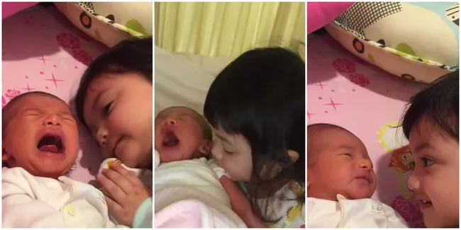 FOTO: Lucu! Jadi Kakak, Arsy Gemes Banget Sama Baby Arsya