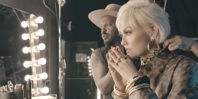 FOTO: Penampilan Kece Agnez Mo di Video Comeback 'Noises'