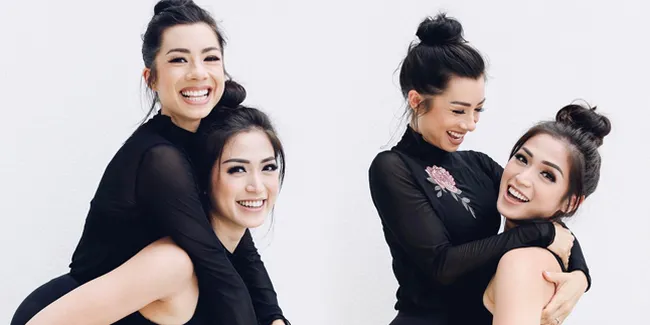 FOTO: Persahabatan Jedar - Jennifer Bachdim, Mesra Bak Pacaran