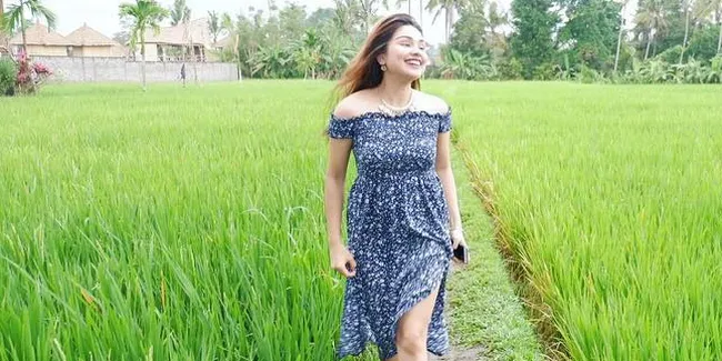 FOTO: Pose Lucu & Kompak Nourah Sheivirah Bareng Anaknya di Bali