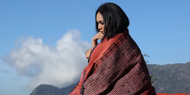 FOTO: Potret Cantik Yuni Shara Saat Bersama Indahnya Gunung Bromo