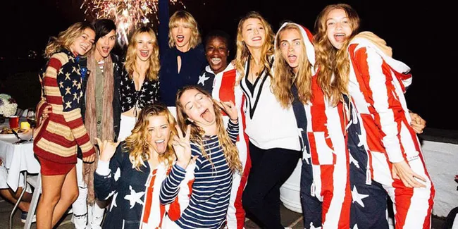 Foto: Potret Ceria '4 Juli' Milik Taylor Swift dan Teman-Temannya