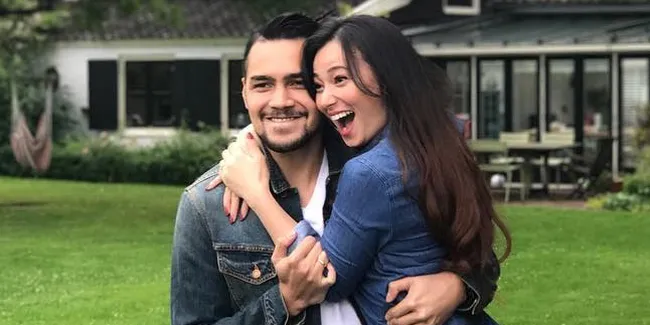 FOTO: Potret Romantis Asmirandah dan Jonas Rivanno di Eropa