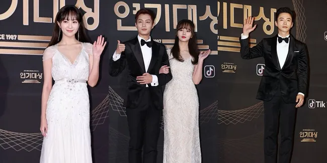 FOTO: Red Carpet '2017 KBS DRAMA AWARDS' Yang Bertabur Bintang