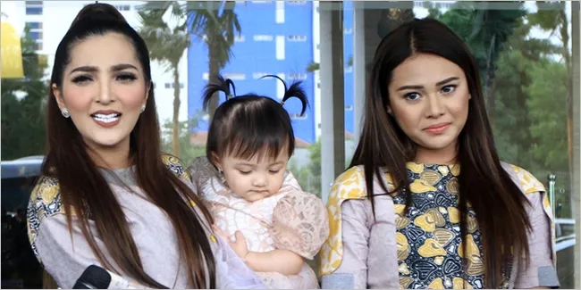 FOTO: Saat Ashanty - Aurel - Baby Arsy Tampil Kompak Nan Stylish!