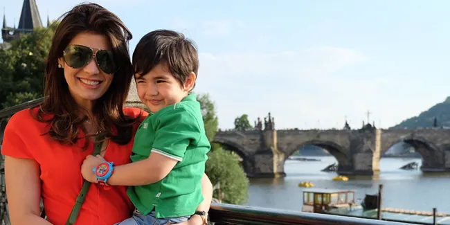 FOTO: Saat Eropa Jadi Saksi Mesranya Carissa Putri dan Quenzino