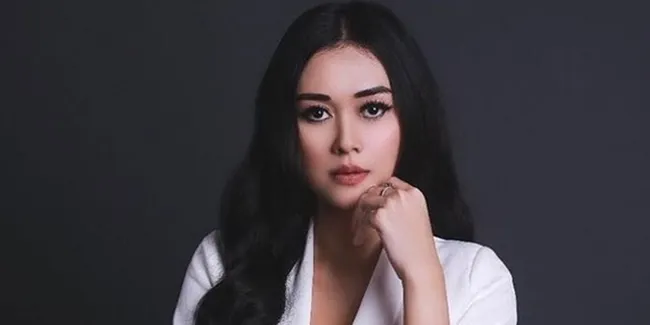 FOTO: Stunning! Gaya Anggun dan Elegan Aura Kasih Bikin Terpesona