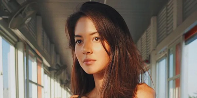 FOTO: Tampil Suburban, Aurelie Moeremans Tetap Kece dan Menawan
