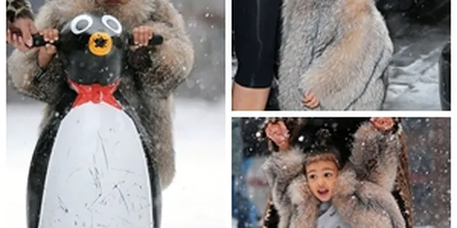 FOTO: Tebar Senyum Manis, Lucunya North West Saat Main Salju