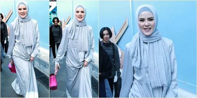 FOTO: Tinggalkan Baju Ketat, Angel Lelga Pakai Kaftan Syar'i