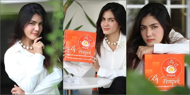 [Foto] Ulala... Baby Niken Dewi Dewi Jadi Penjual Pempek Cantik!