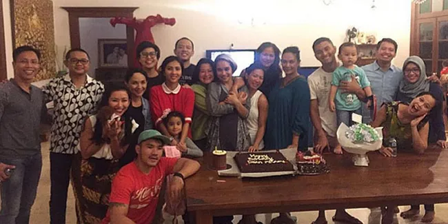 FOTO: Ulang Tahun Dian Nitami Yang ke 45, Ramai Sorak Sorai!