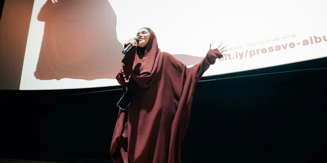 7 Potret Gaya Sivia Azizah saat Manggung yang Stylish tapi tetap Syar'i, Skena Abis
