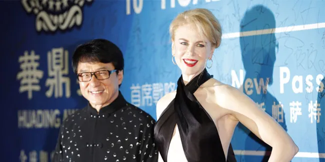 Gempita Para Selebriti Hollywood di Red Carpet Hauding Awards