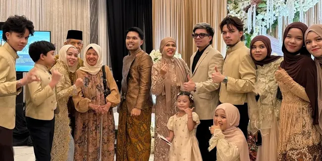 Gen Halilintar di Tedak Siten Baby Arash, Geni Faruk Ungkap Doa Baik