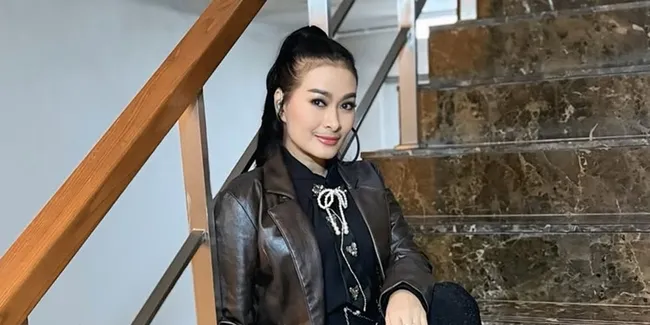 Iis Dahlia Ungkap Alasan Tak Mau Didandani Orang Lain, Selalu Hindari Make Up Tebal