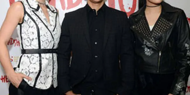 Iko Uwais Bersanding Dengan Dua Wanita Cantik di 'HEADSHOT'