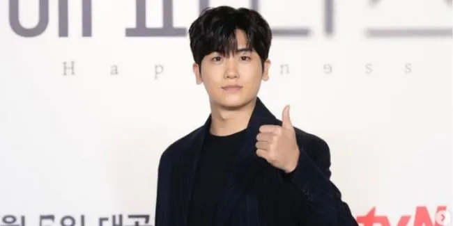 Simak Kumpulan Foto Menarik dari Aktor Ganteng Park Hyung Sik di Drama Korea 'HAPPINESS'!