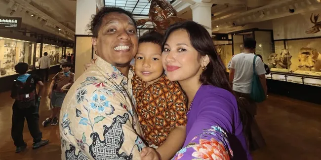 Indah Permatasari Sebut Putranya Duplikat Arie Kriting, dari Ekspresi hingga Cara Bicara