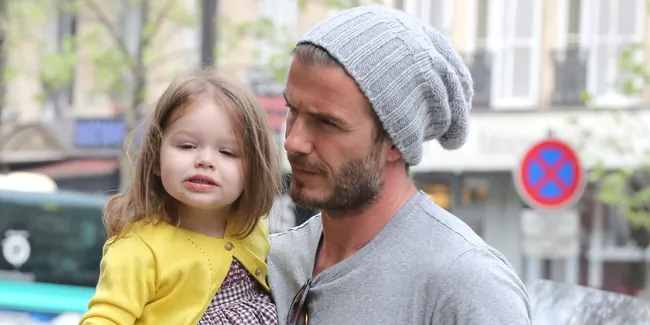 Inilah Busana Yang Bikin Harper Seven Beckham Bersinar