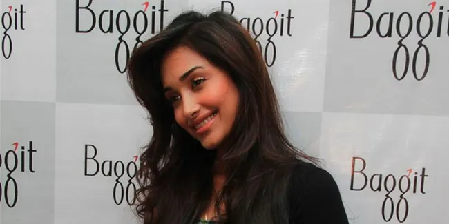 Inilah Surat Yang Ditulis Jiah Khan Sebelum Bunuh Diri