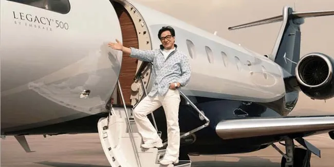 Jackie Chan Beli Jet Pribadi Baru, Simak Kemewahannya di Sini