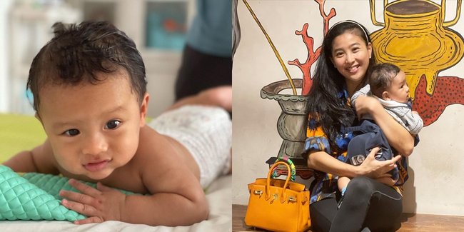 Jadi Ibu di Usia 40 Tahun, Ini 8 Potret Olivia Zalianty Momong Baby Hydro Tanpa Babysitter - Momen Pangku si Kecil Sambil Makan Soto Jadi Sorotan