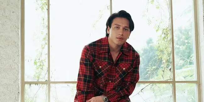 Jefri Nichol dan Zahwa Massaid Pajang Foto Pelukan, Pacaran?