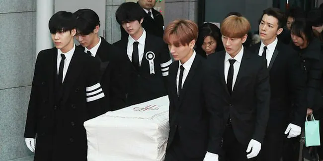 Jenazah Jonghyun SHINee Diberangkatkan, Diiringi Tangis Fans