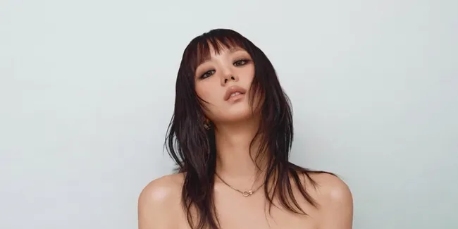 Jisoo BLACKPINK Bikin Terpukau Makeup Smokey Eye, Tampil Elegan dan Timeless