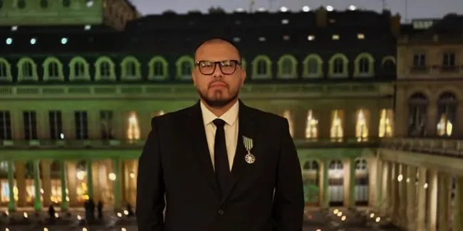 Joko Anwar Terima Gelar Ksatria Seni Budaya dari Prancis