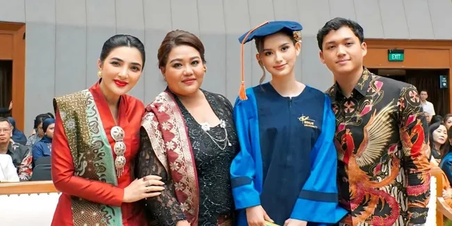 Keluarga Anang dan Kris Dayanti Rayakan Wisuda Kedua Sarah Menzel Sang Calon Mantu
