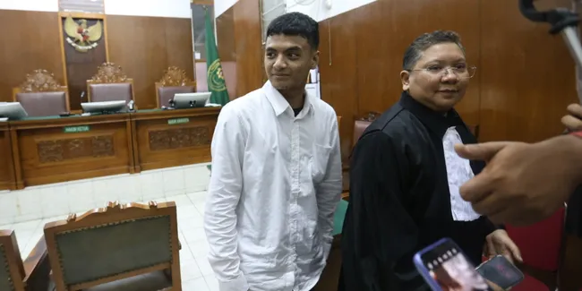 Keluarga Vadel Badjideh Bawakan Kue Buatan Ibu, Obati Rindu Rumah