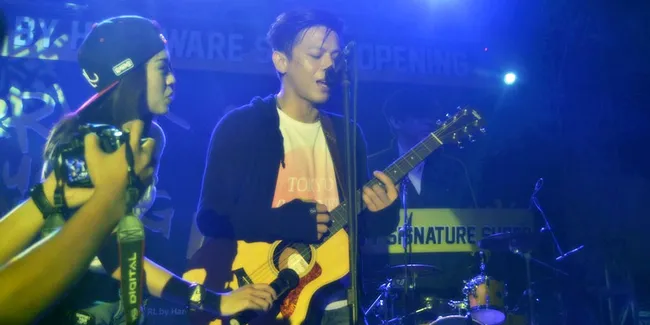 Kerennya Ariel NOAH Konser Akustik di Kota Malang