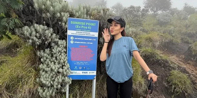Keseruan Mayang Lucyana Hiking ke Gunung Sumbing Untuk Pertama Kali