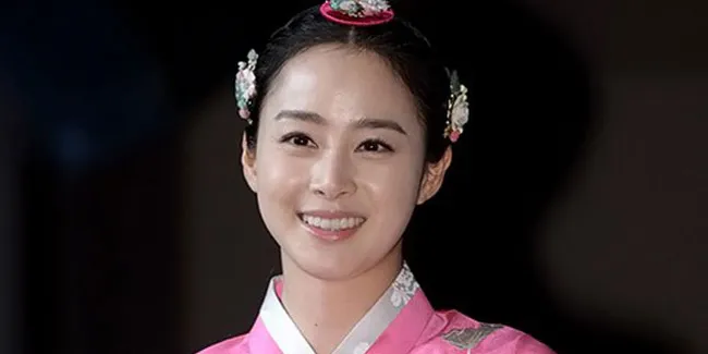 Kim Tae Hee Memakai Hanbok di Jang Ok Jeong Live for Love
